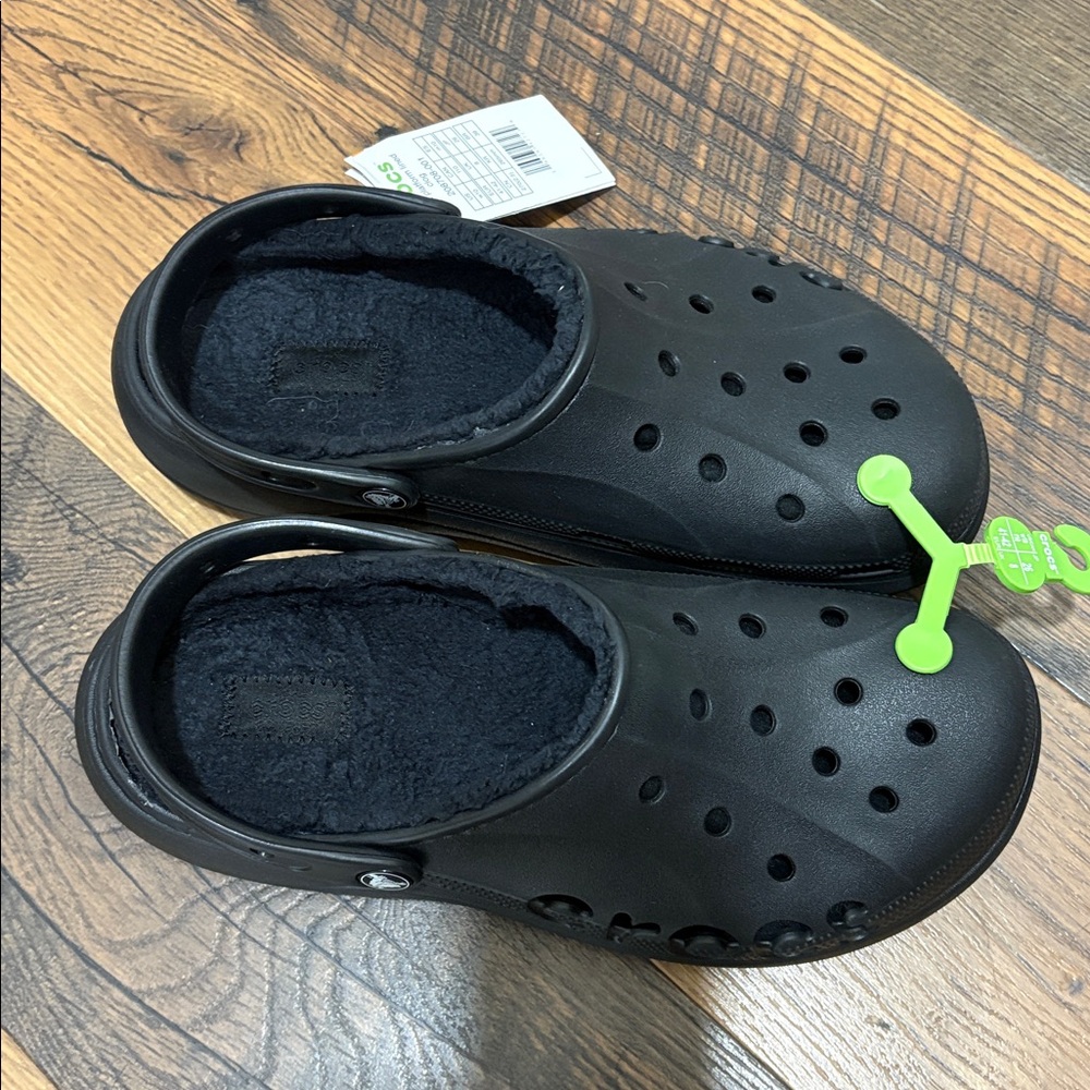 CROCS Baya Black Fleece-Lined Clogs size 10